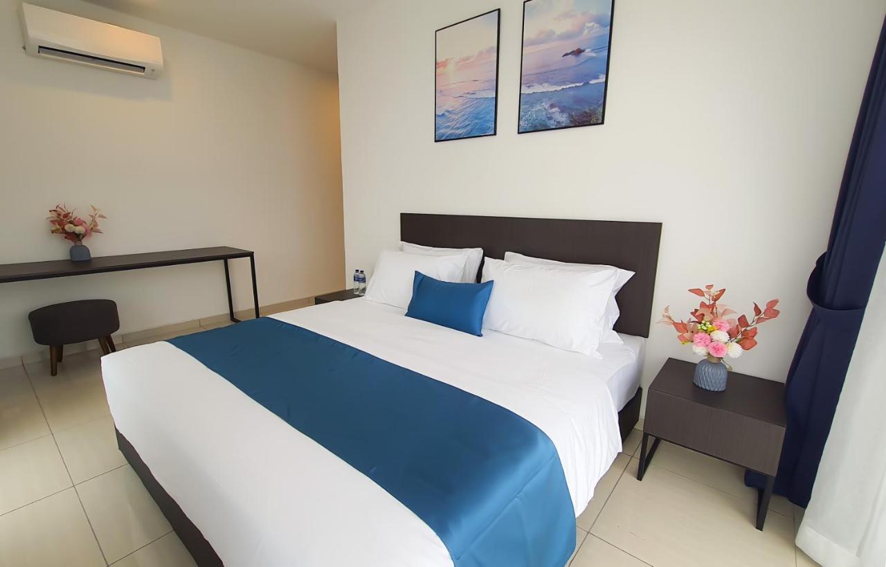 Ramada By Wyndham The Straits Apartment *