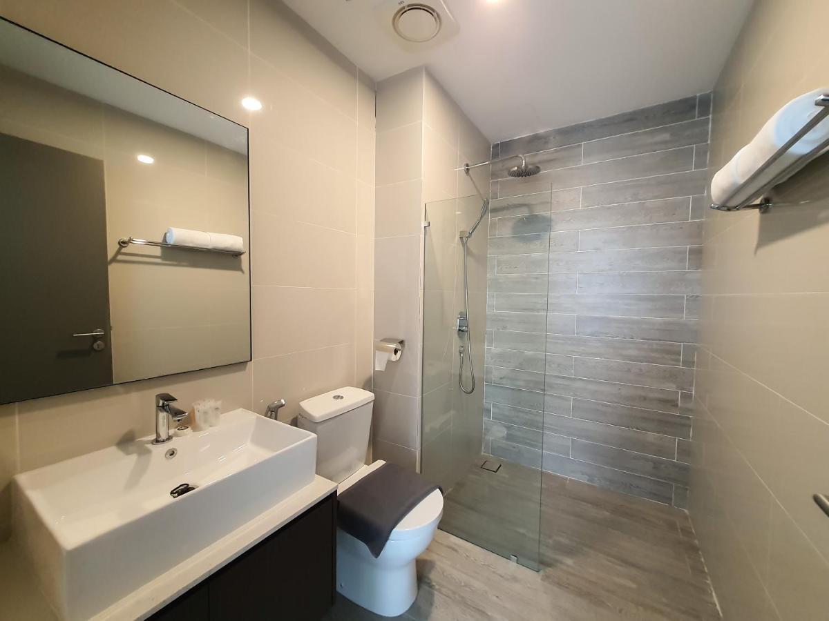 Ramada By Wyndham The Straits Apartment *