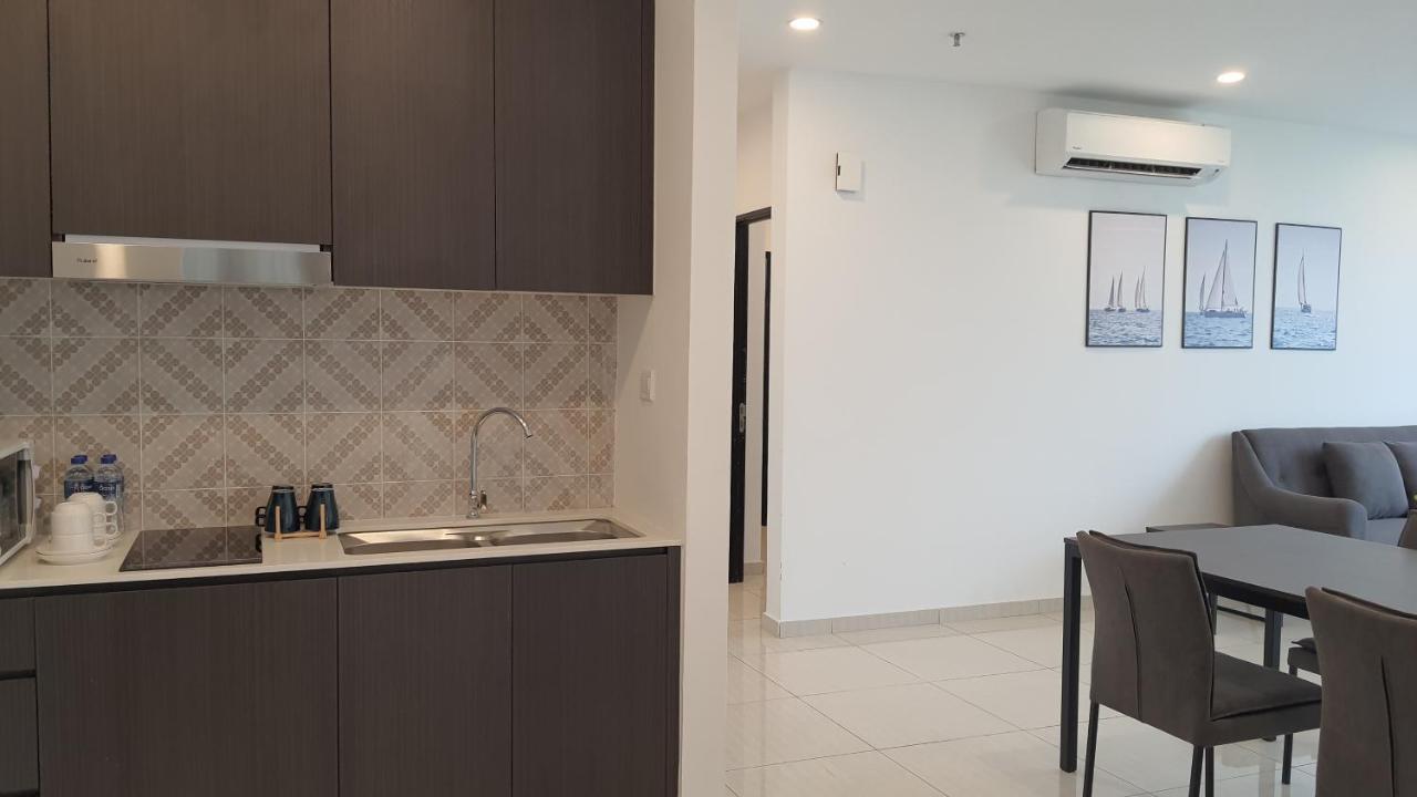 Ramada By Wyndham The Straits Apartment *